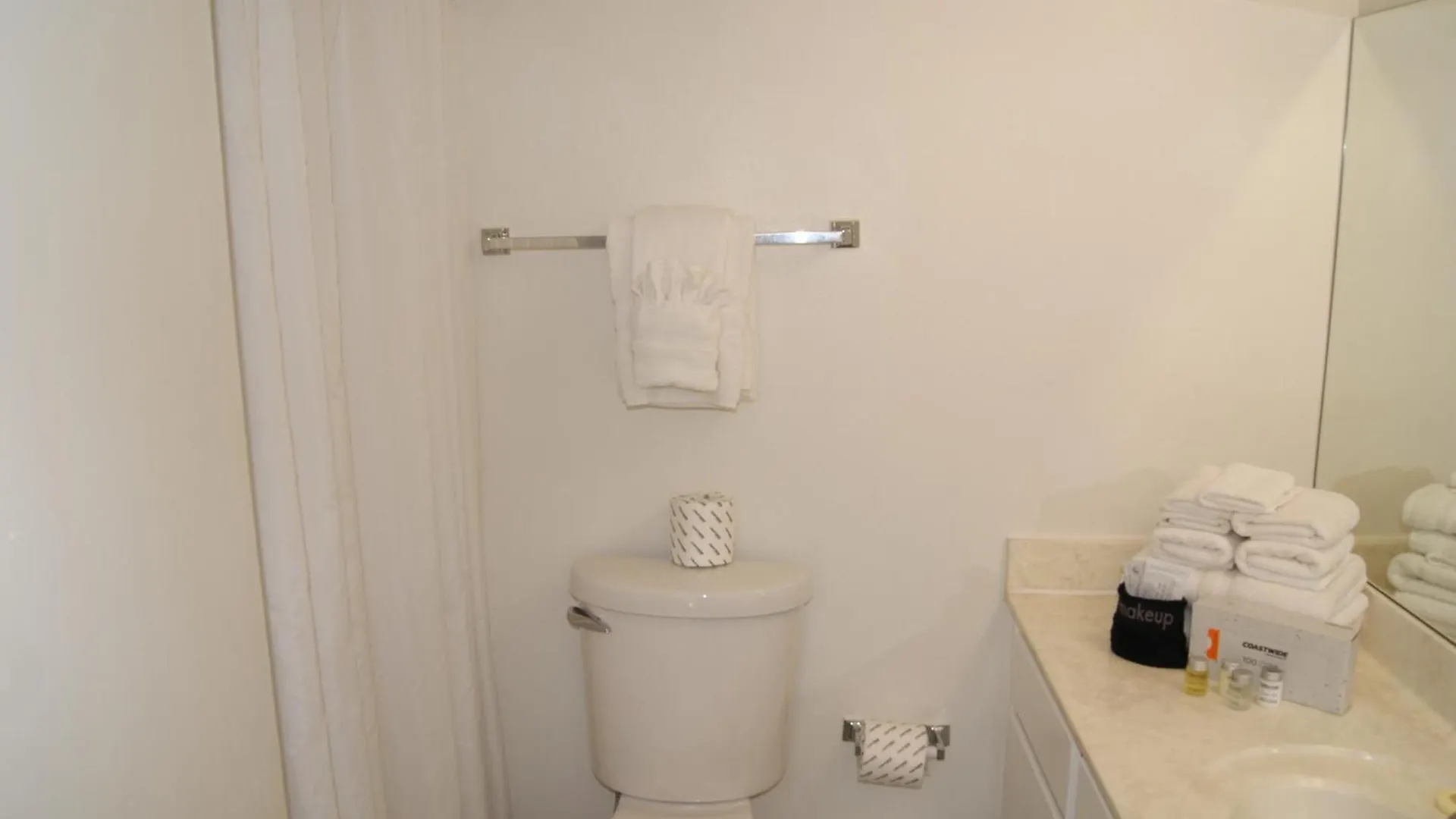 233 Fully Furnished 1Br Suite-Outdoor Pool سكوتسدايل شقة